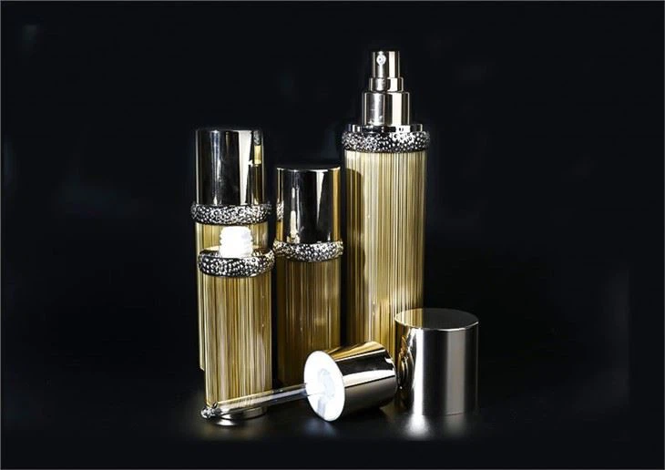 Cosmetics 50ml Gold Airless Pump Bottle in stock